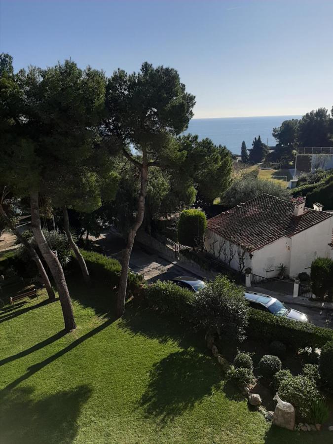White Stones Beach In Sant Pol De Mar Exterior photo